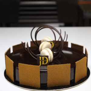 Étcsokoládés-tonkababos torta