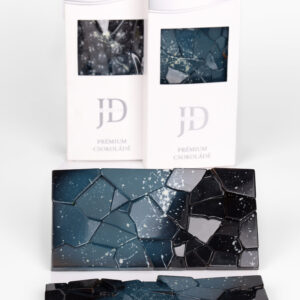 Fekete szezámmagos, aszalt szilvás tejcsoki