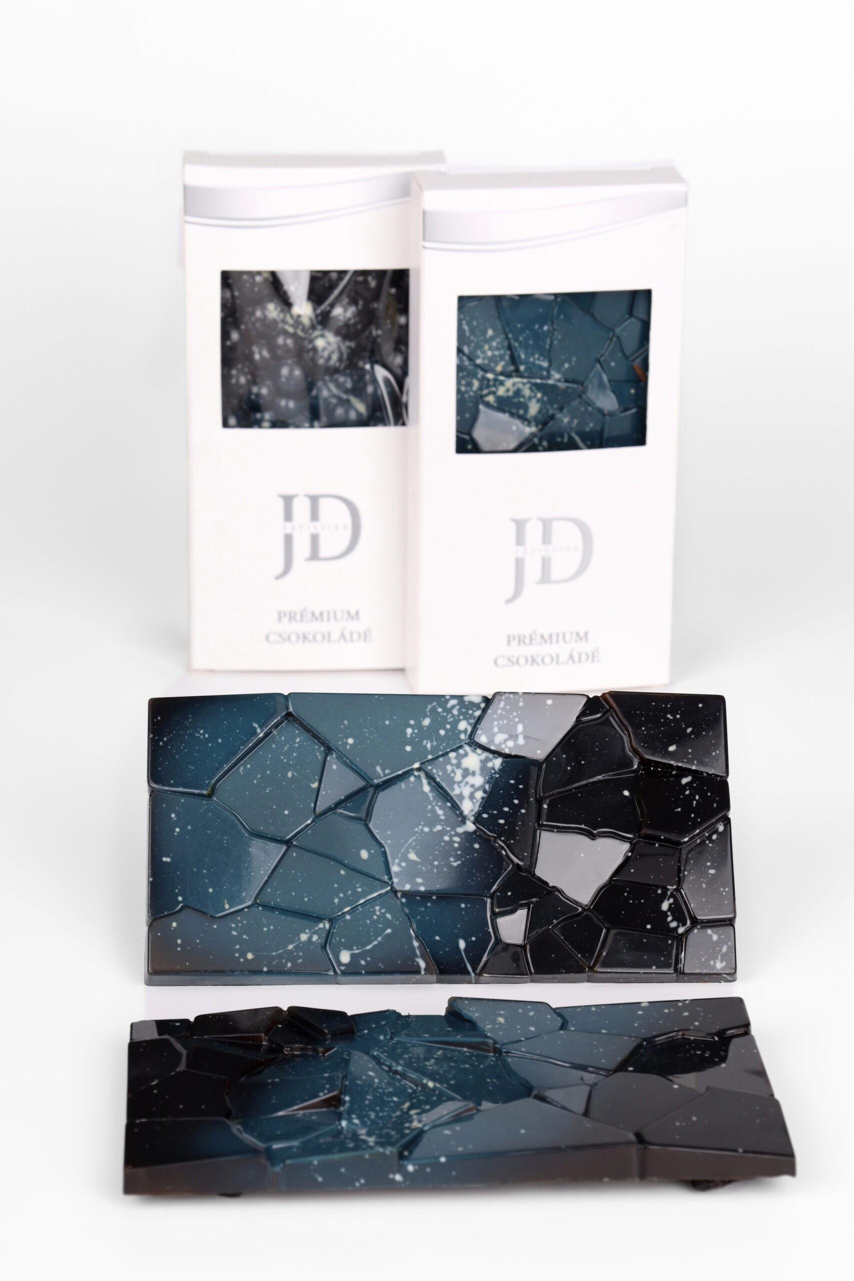 Fekete szezámmagos, aszalt szilvás tejcsoki